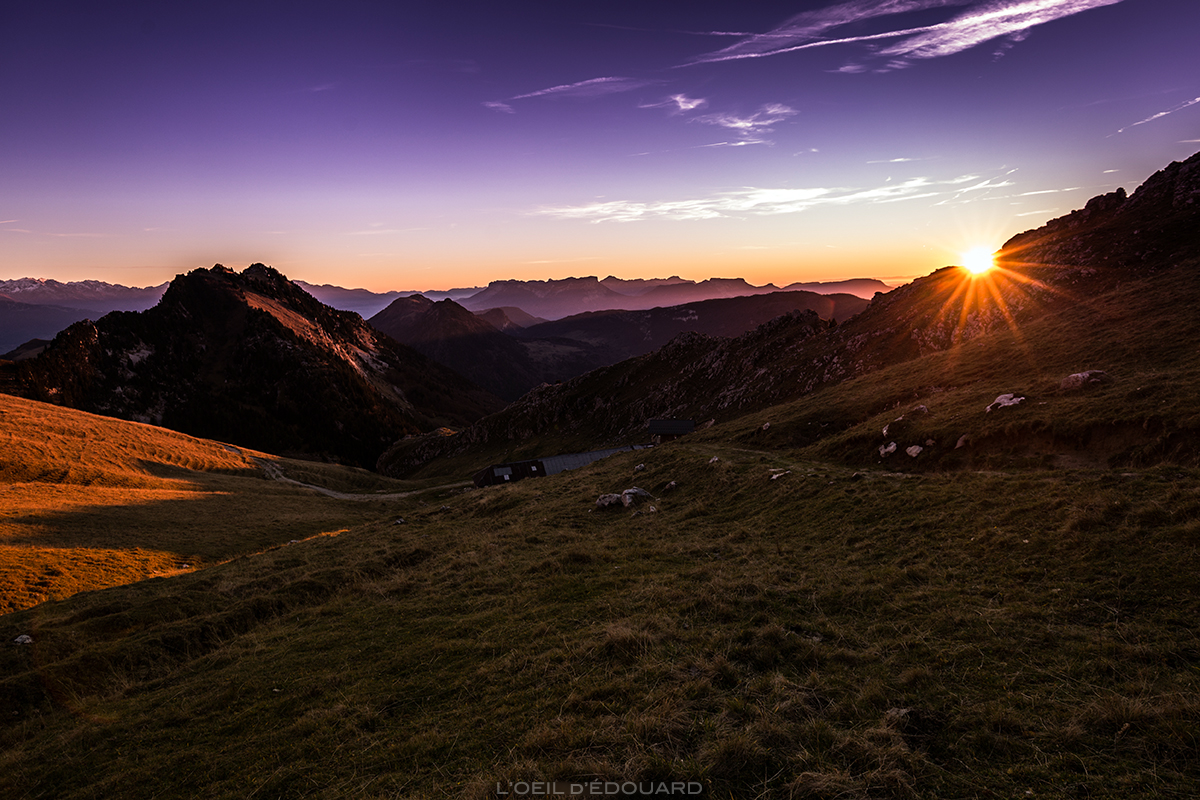 Coucher de soleil au Chalet de Rossane, Mont Colombier, Massif des Bauges Savoie © L\'Oeil d\'Édouard - Tous droits réservés