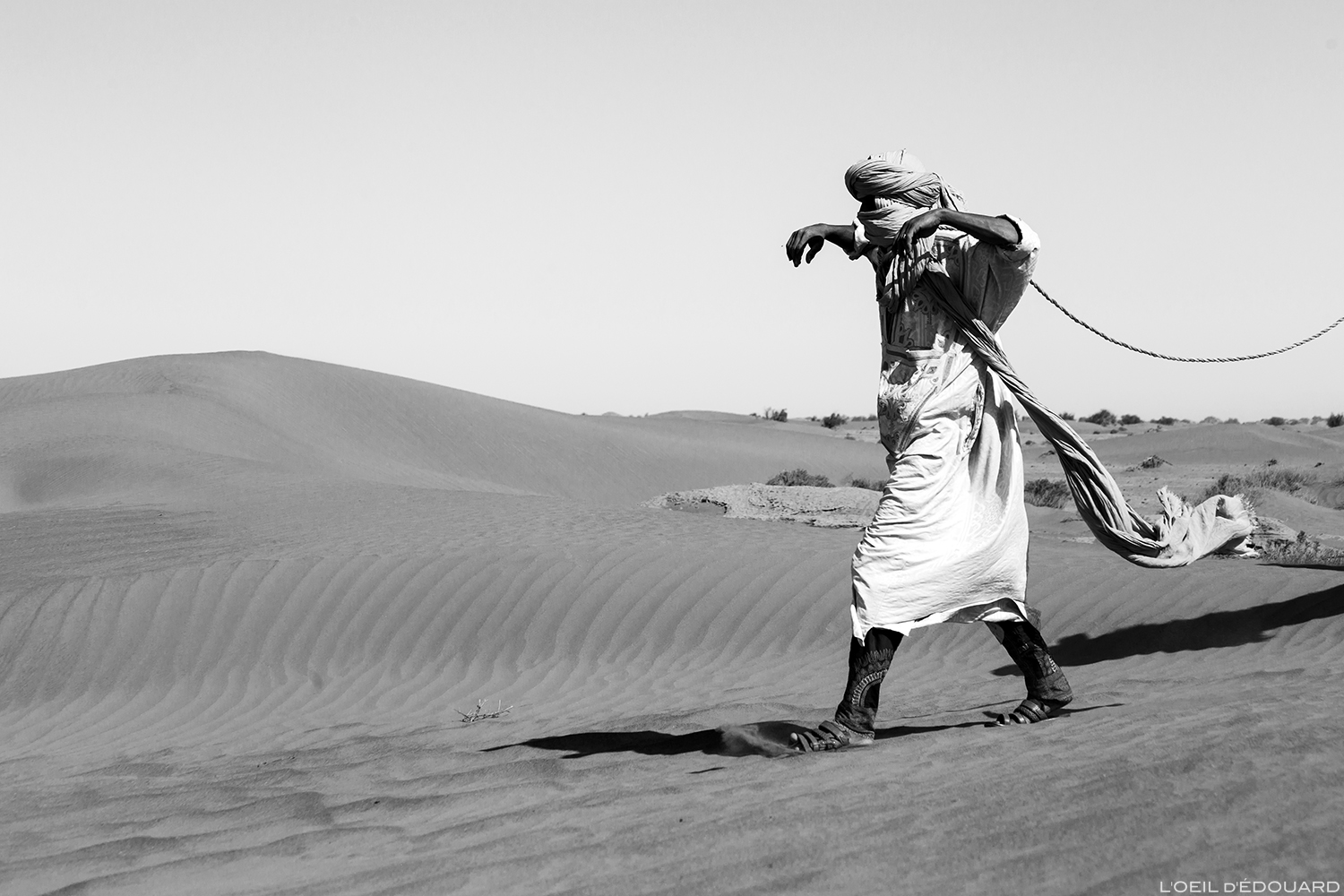 Nomade sahraoui dans le désert du Maroc © L'Oeil d'Édouard - Tous droits réservés